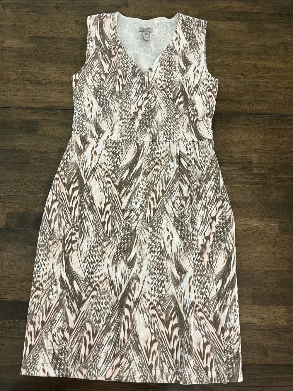 Chico's Sleeveless V-Neck Feather-Print Dress in Brown and Beige Sz 0 or Small